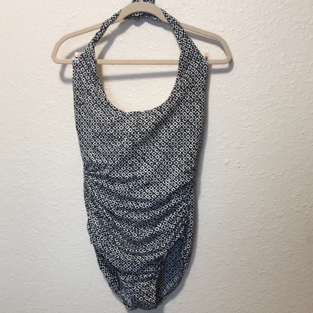 Lands End Women’s Black And White One Piece Swimsuit. Runched At Sides. Size 10.